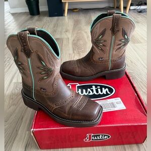 Justin Boots Women's Brown & Teal Nettie Cowgirl Boots New with box. Size 6.5